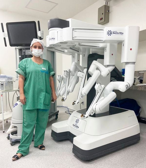 Thaissa Tinoco Sassine é uma das duas únicas mulheres no Espírito Santo certificadas a realizar cirurgias robóticas