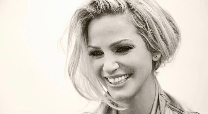 Artista britânica lutava contra câncer de mama desde 2020