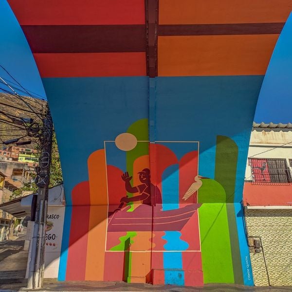 Desenho dos catraieiros em destaque na printura do viaduto de Paul por Reprodução/Instagram