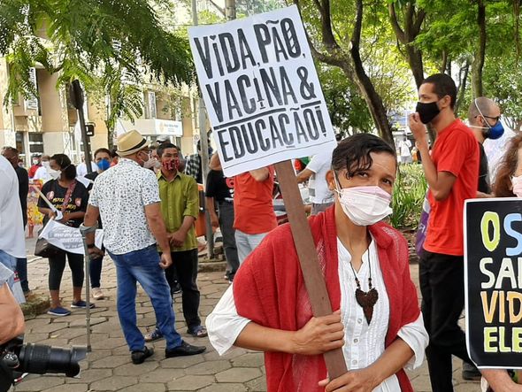 Ato do grupo Grito dos Excluídos na Praça Getúlio Cargas, em Vitória por Carlos Alberto Silva