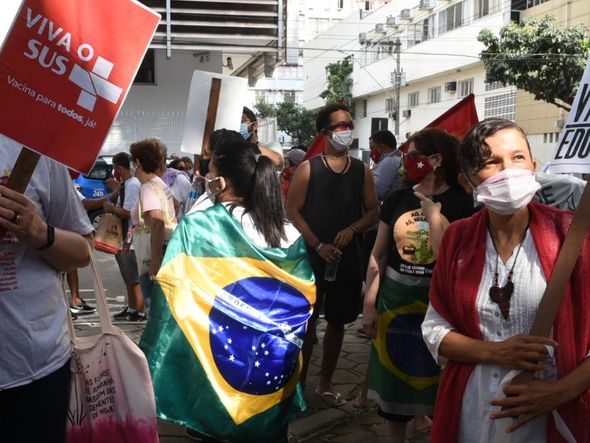 Grupo "Grito dos Excluídos" faz manifestação e Vitória por Carlos Alberto Silva