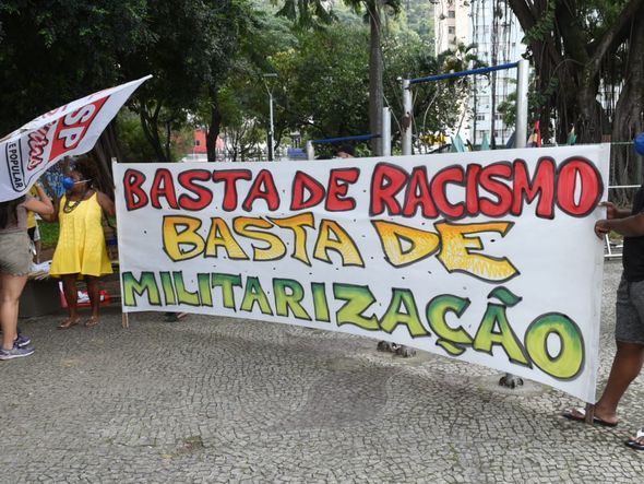 Grupo "Grito dos Excluídos" faz manifestação e Vitória por Carlos Alberto Silva