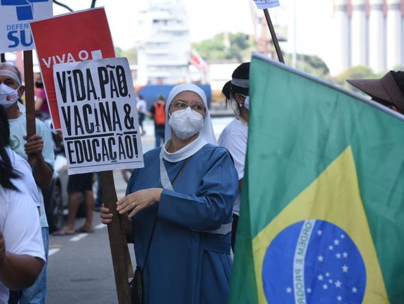 Grupo "Grito dos Excluídos" faz manifestação e Vitória por Carlos Alberto Silva