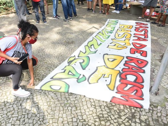 Grupo "Grito dos Excluídos" faz manifestação e Vitória por Carlos Alberto Silva