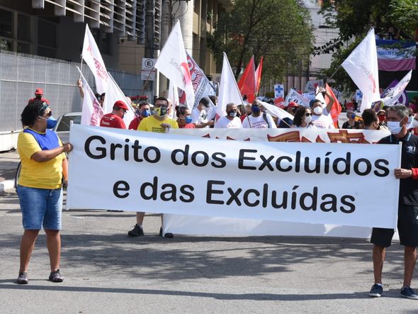 Grupo "Grito dos Excluídos" faz manifestação e Vitória por Carlos Alberto Silva