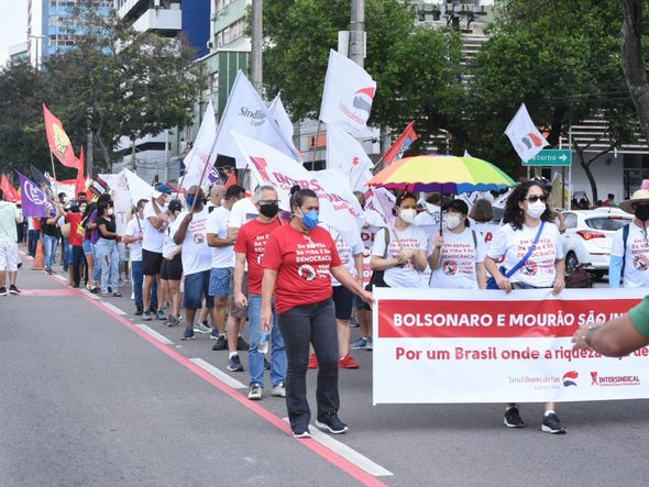 Grupo "Grito dos Excluídos" faz manifestação e Vitória por Carlos Alberto Silva