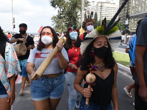 Grupo "Grito dos Excluídos" faz manifestação e Vitória por Carlos Alberto Silva