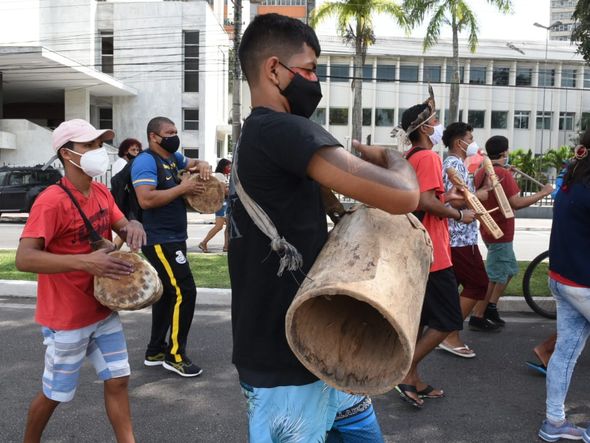 Grupo "Grito dos Excluídos" faz manifestação e Vitória por Carlos Alberto Silva