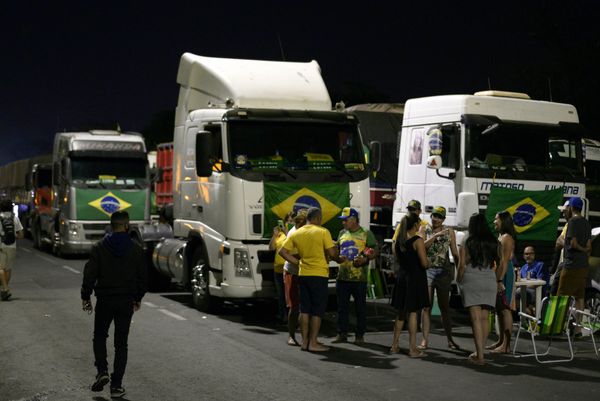 Bolsonaristas passam por bloqueio e invadem Esplanada dos Ministérios, em  Brasília | A Gazeta