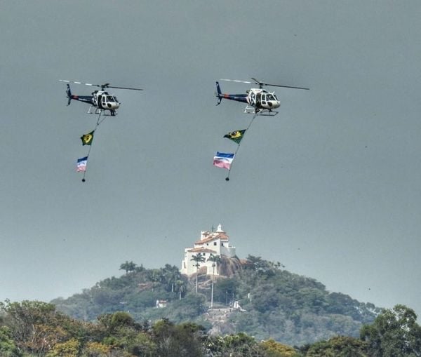 Helicópteros do Notaer sobrevoam orla da Grande Vitória por Notaer/Divulgação