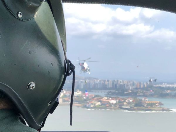 Helicópteros do Notaer sobrevoam orla da Grande Vitória por Notaer/Divulgação