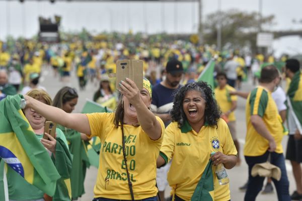 Maioria dos manifestantes no ato pró-Bolsonaro não usa máscara