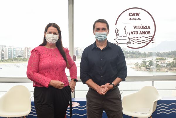 Fernanda Queiroz e Mário Bonella. Edição do CBN Vitória comemorativa dos 25 anos da rádio e dos 470 anos de Vitória no hotel Ilha do Boi