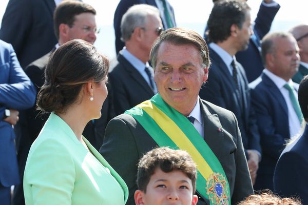 O presidente Jair Bolsonaro ao lado da primeira-dama