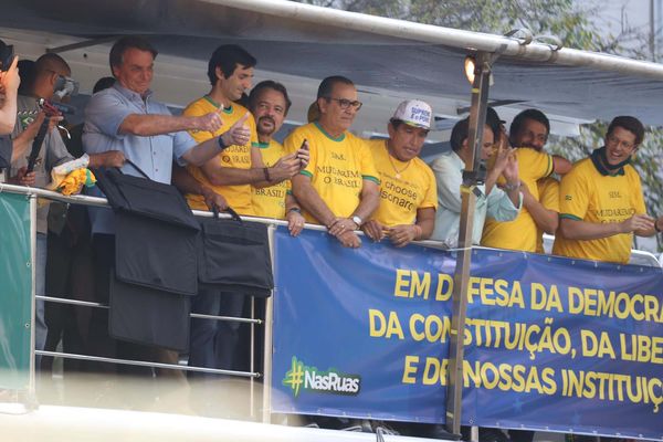 Presidente Jair Bolsonaro e pastores evangélicos durante ato a favor do governo, na Avenida Paulista