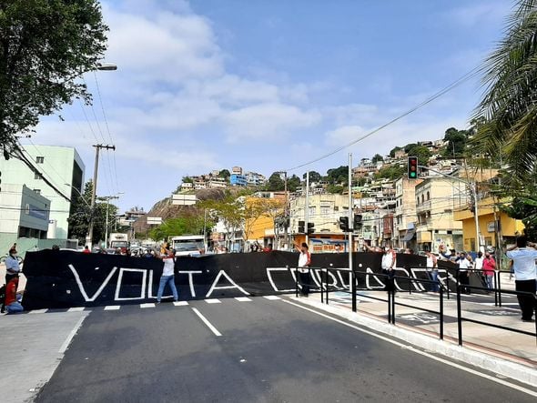 Rodoviários fazem manifestação em Vitória por Fernando Madeira
