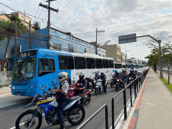 Trânsito fica complicado durante protesto em Vitória por Kaique Dias