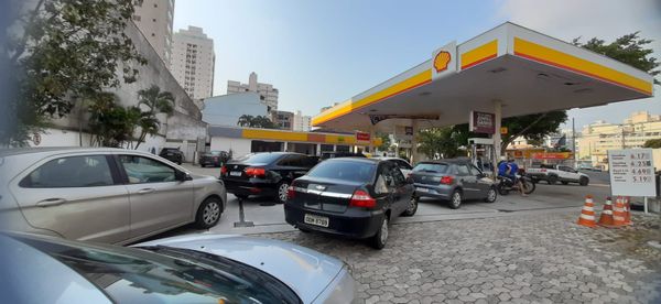 Fila em posto da Avenida Luciano das Neves, em Vila Velha por  Carlos Alberto Silva