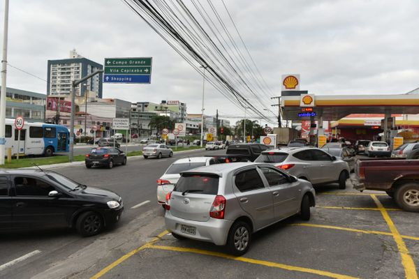Motoristas fazem fila em posto de Campo Grande, em Cariacica por Fernando Madeira