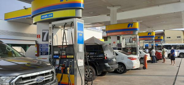 Posto de combustíveis na saída da Terceira Ponte, em Vila Velha por Carlos Alberto Silva