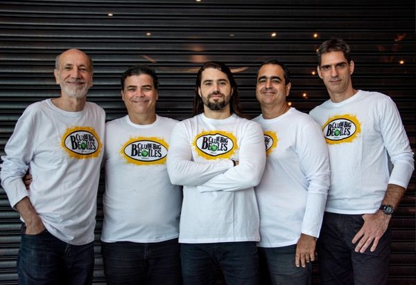 Clube Big Beatles: Edu Henning, Márcio Yguer, Marcos Sucupira, Mark Fernandez e Dudu Rossi