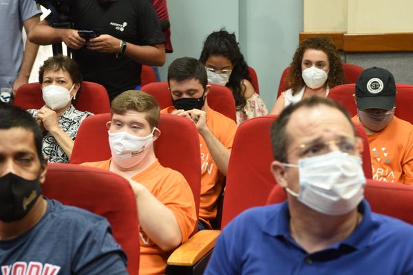 Primeira Brigada formada por pessoas com Down do Brasil do Corpo de Bombeiros do ES. por Carlos Alberto Silva