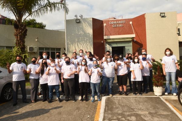 Primeira Brigada formada por pessoas com Down do Brasil do Corpo de Bombeiros do ES. por Carlos Alberto Silva
