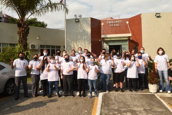 Primeira Brigada formada por pessoas com Down do Brasil do Corpo de Bombeiros do ES. por Carlos Alberto Silva