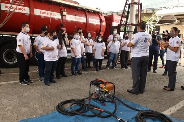 Primeira Brigada formada por pessoas com Down do Brasil do Corpo de Bombeiros do ES. por Carlos Alberto Silva