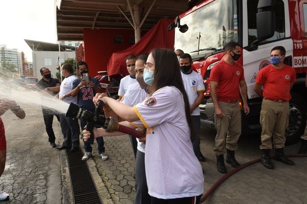 Primeira Brigada formada por pessoas com Down do Brasil do Corpo de Bombeiros do ES. por Carlos Alberto Silva