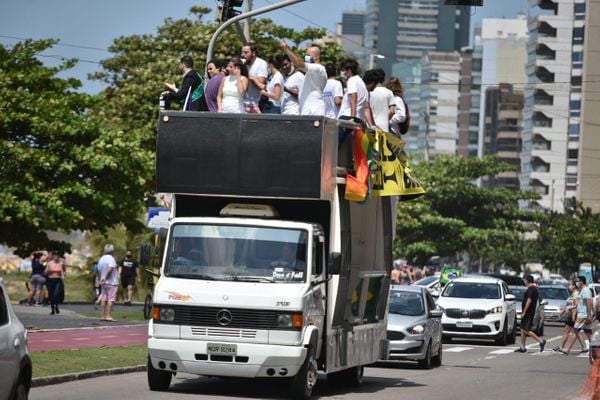 MBL e Vem Pra Rua protestam por impeachment de Bolsonaro em Vitória