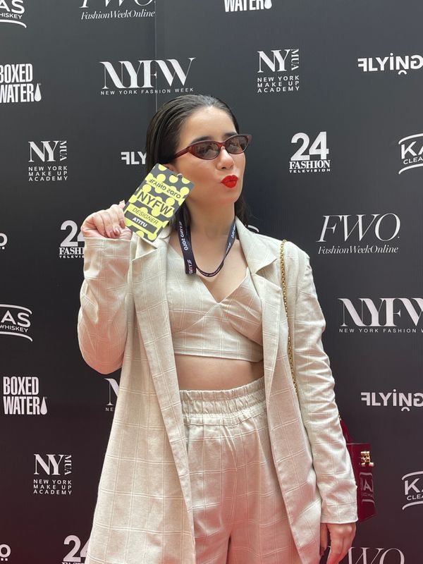 A capixaba Júlia Loyola nos bastidores do New York Fashion Week