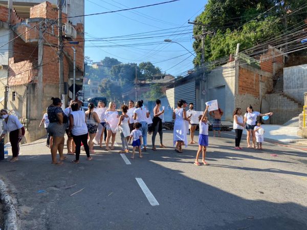 Moradores protestam por mais segurança no bairro Nova Palestina, em Vitória por Kaique Dias