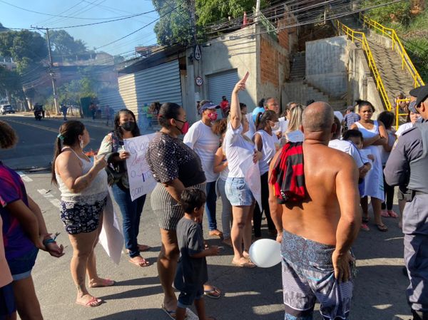 Moradores protestam por mais segurança no bairro Nova Palestina, em Vitória por Kaique Dias