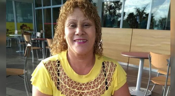 Segundo sua filha, Maria de Lourdes de Oliveira, de 55 anos, estava estendendo roupas quando saiu de casa sem terminar o seviço, deixando celular e documentos