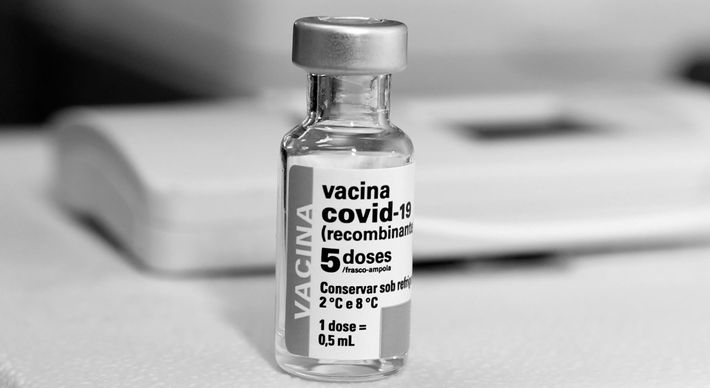Confirmando-se as remessas anunciadas pela Fiocruz, a situação de escassez da AstraZeneca em alguns Estados deve se normalizar, o que não muda o panorama de insegurança na distribuição de vacinas no país