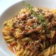 Imagem - Fusilli com bolonhesa de cordeiro e farofa crocante de pão