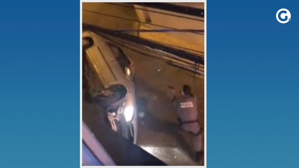 Carro com restrição de roubo tombou durante perseguição policial em Vila Velha