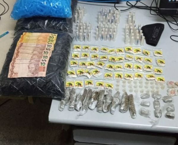 Cinco foram presos suspeitos de traficar drogas em praça da Serra 