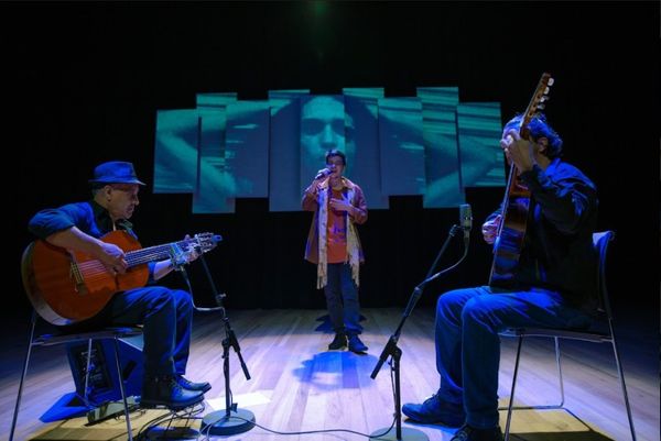 Dan Abranches dividindo o palco com Fábio do Carmo e Júlio Santos