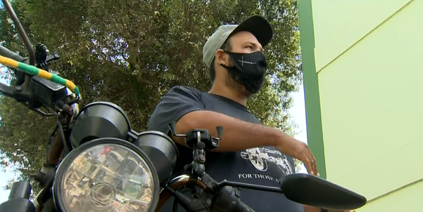 Motoboy foi atingido por cavalo desgovernado em Vila Velha e vai ter prejuízo