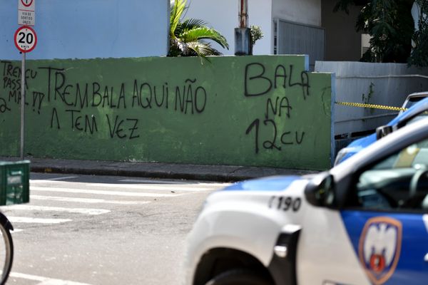  Esquadrão antibomba da Polícia Militar é acionado para detonar granada artesanal no bairro Andorinhas, em Vitória. No interior do artefato haviam pregos e outros objetos perfurantes