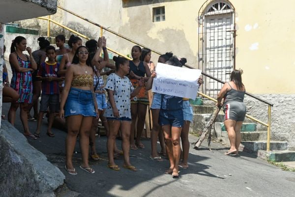 Moradores de Santa Tereza fazem protesto por morte de jovem de 22 anos durante confronto com a PM por Vitor Jubini