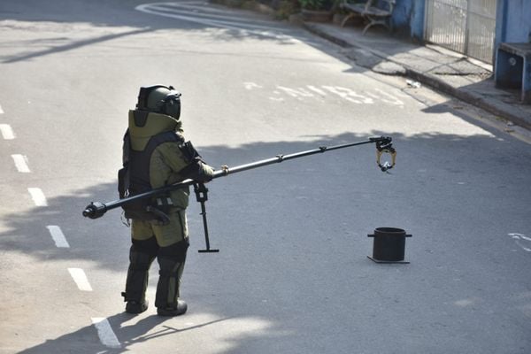 Sequência de imagens mostra momento da explosão de artefato em Andorinhas, em Vitória por Fernando Madeira