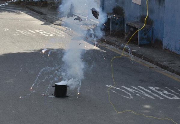 Sequência de imagens mostra momento da explosão de artefato em Andorinhas, em Vitória por Fernando Madeira