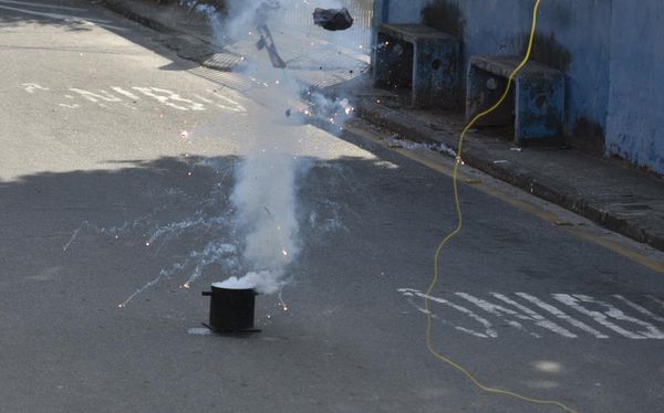 Sequência de imagens mostra momento da explosão de artefato em Andorinhas, em Vitória por Fernando Madeira