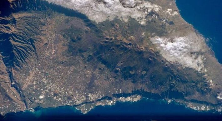 Segundo especialistas, chance de erupção nas Ilhas Canárias causar ondas gigantes no Oceano Atlântico existe, mas é raríssima e seria no pior dos cenários