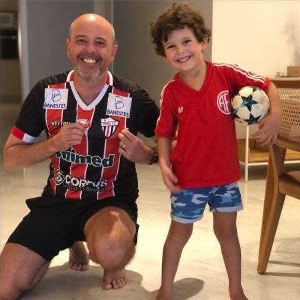 Alex Escobar postou foto com a camisa do Serra em sua conta no Instagram