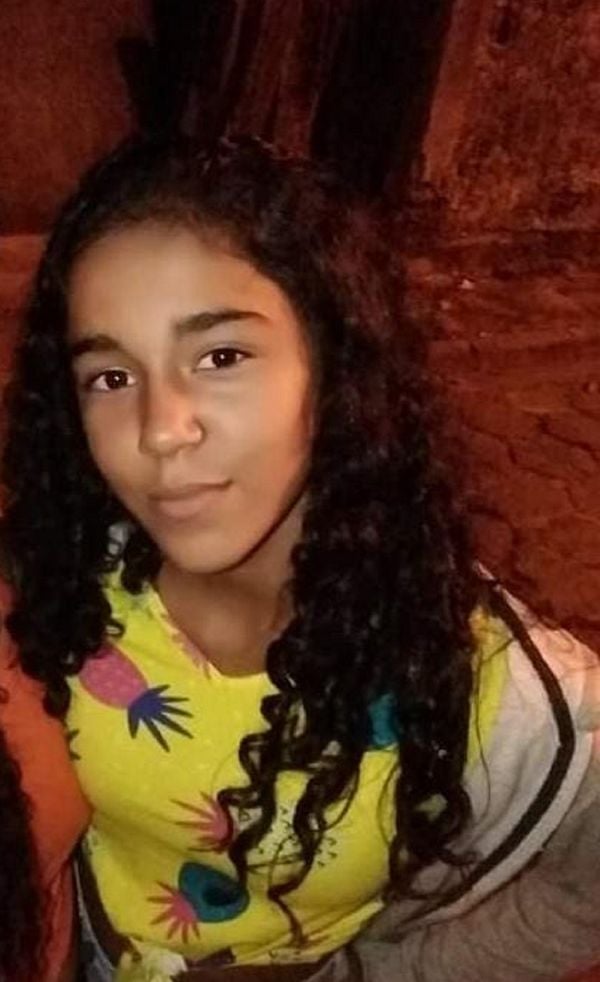 Ana Silvia Santos Pereira, de 13 anos, está desaparecida desde esta terça-feira (14)