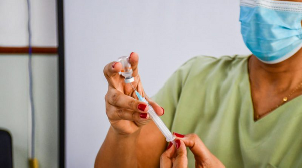 Linhares começa a vacinar adolescentes com comorbidades